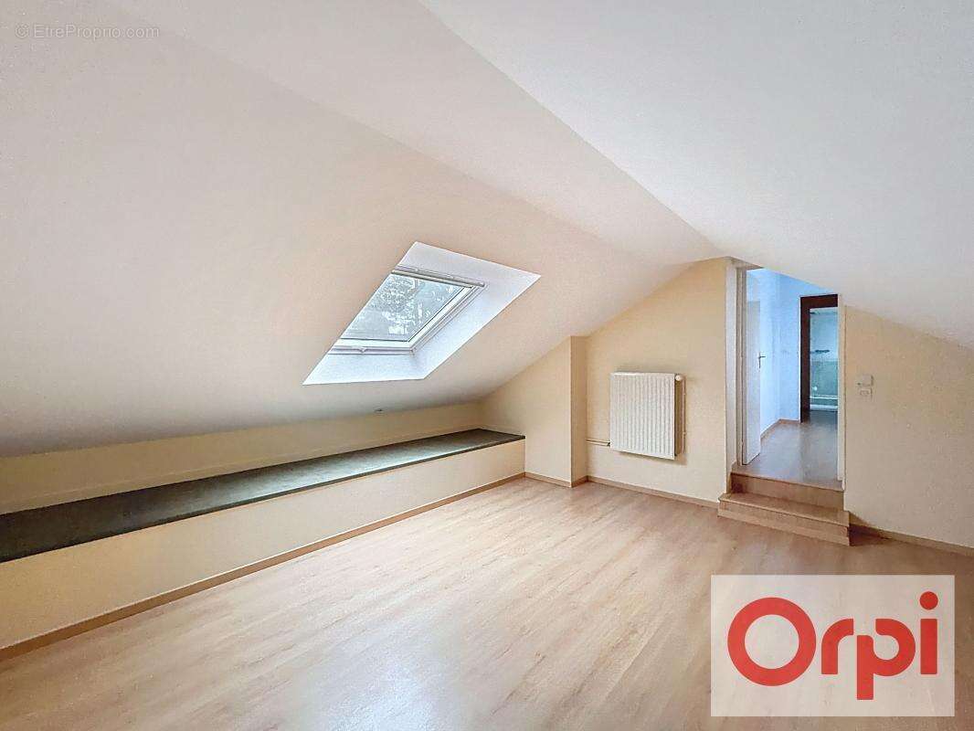 Maison à VOISINS-LE-BRETONNEUX