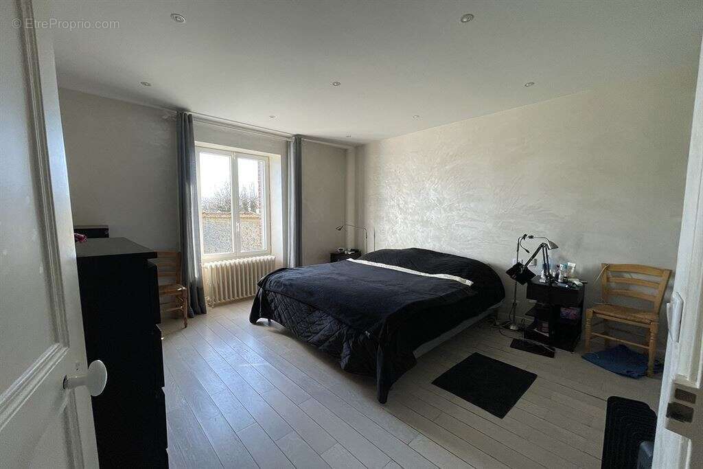 Maison à CLOS-FONTAINE