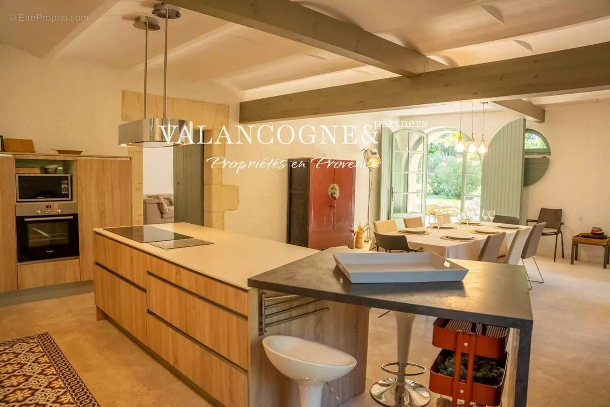 Mas Provençal de Charme avec Piscine et Tennis à Vendre - photo 15