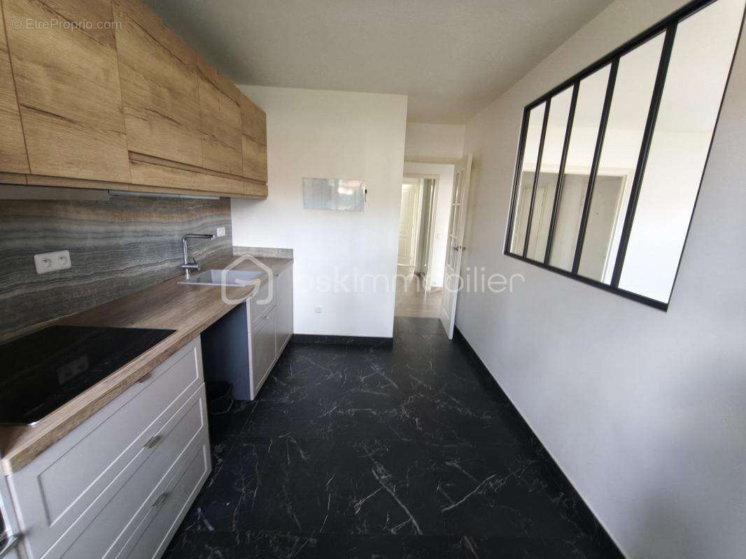 Appartement 3 pièces de 65m² avec balcon, parking et cave - photo 2