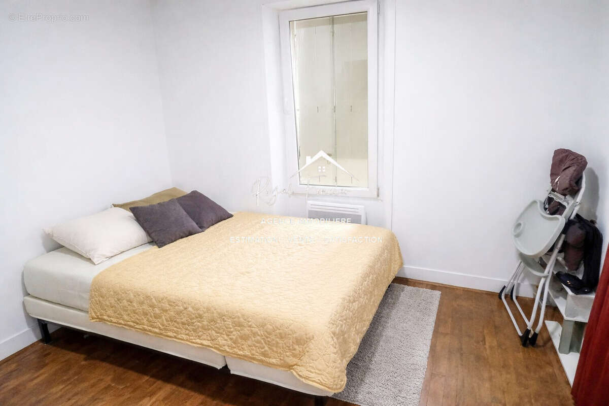 Chambre MAISON 1 - Maison à YZEURES-SUR-CREUSE