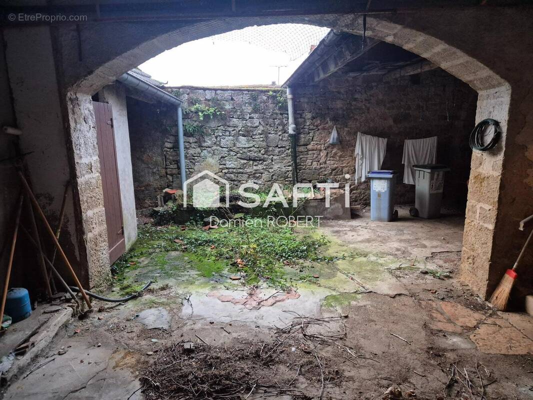 Photo 1 - Maison à MONTMIREY-LE-CHATEAU