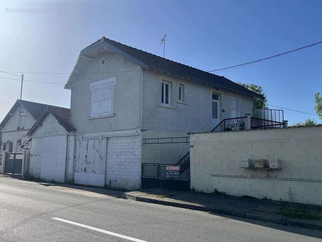 Maison à JOUET-SUR-L'AUBOIS
