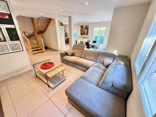 Maison à SAINT-GENIS-POUILLY