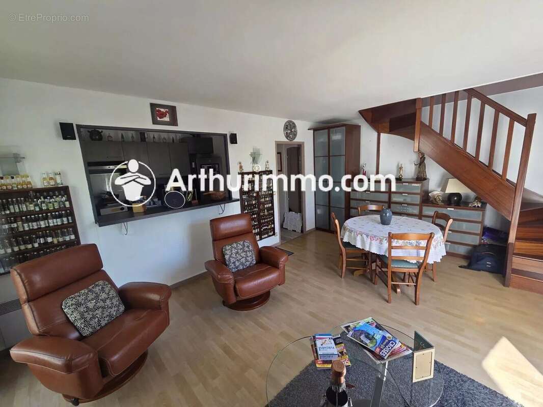 Appartement à SAVIGNY-LE-TEMPLE