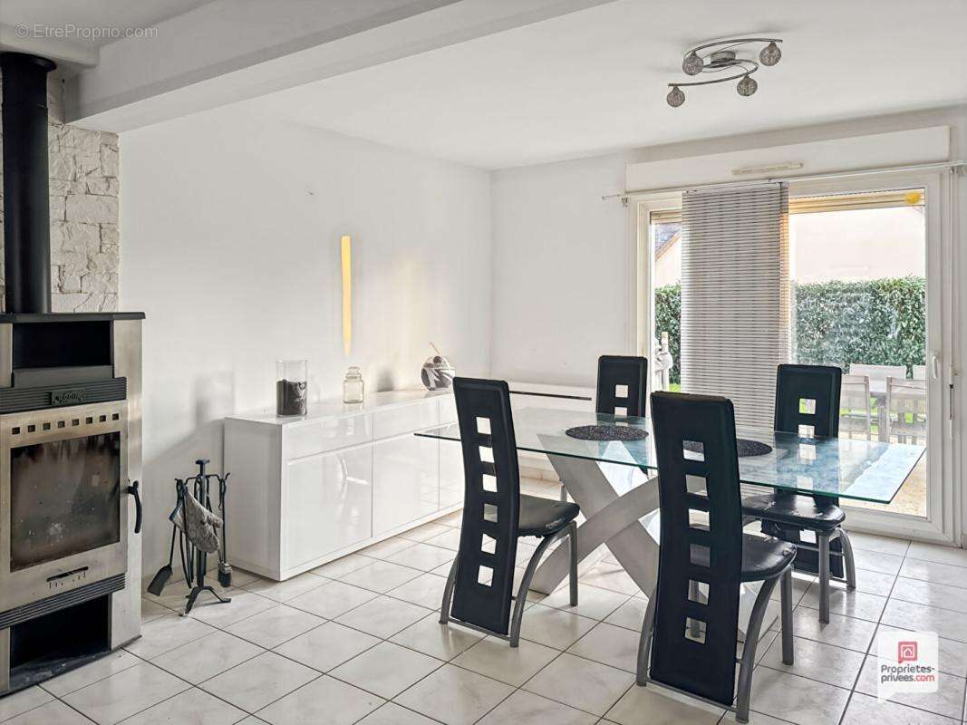 Maison à COURTILLERS