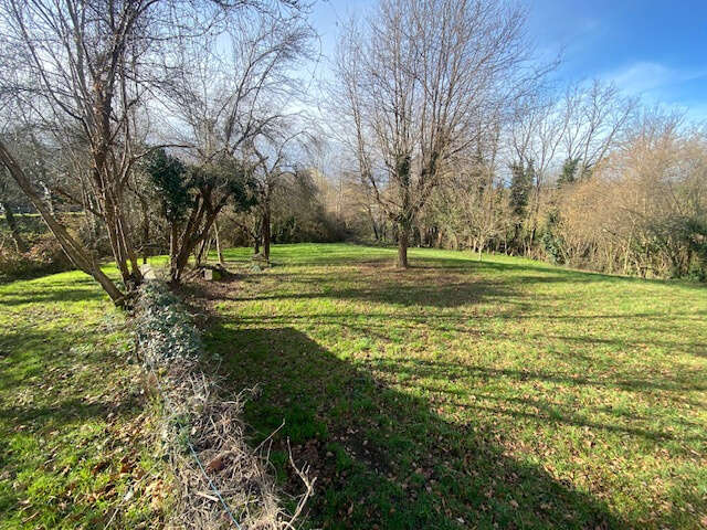 Charmante maison en cours de rénovation sur 1750 M2 de terrain avec remises - photo 2