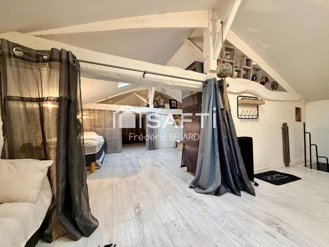 Maison 105 m² à Genouille  - photo 8