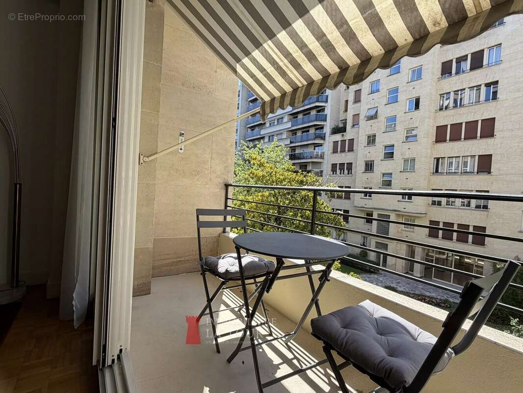 Appartement à PARIS-16E