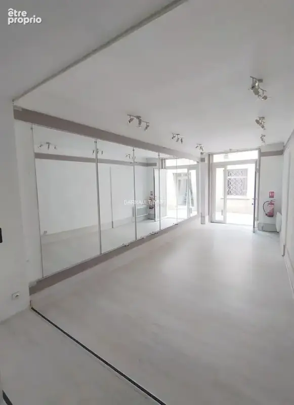 Centre-ville, local commercial de 30m2 + celliers - photo 3