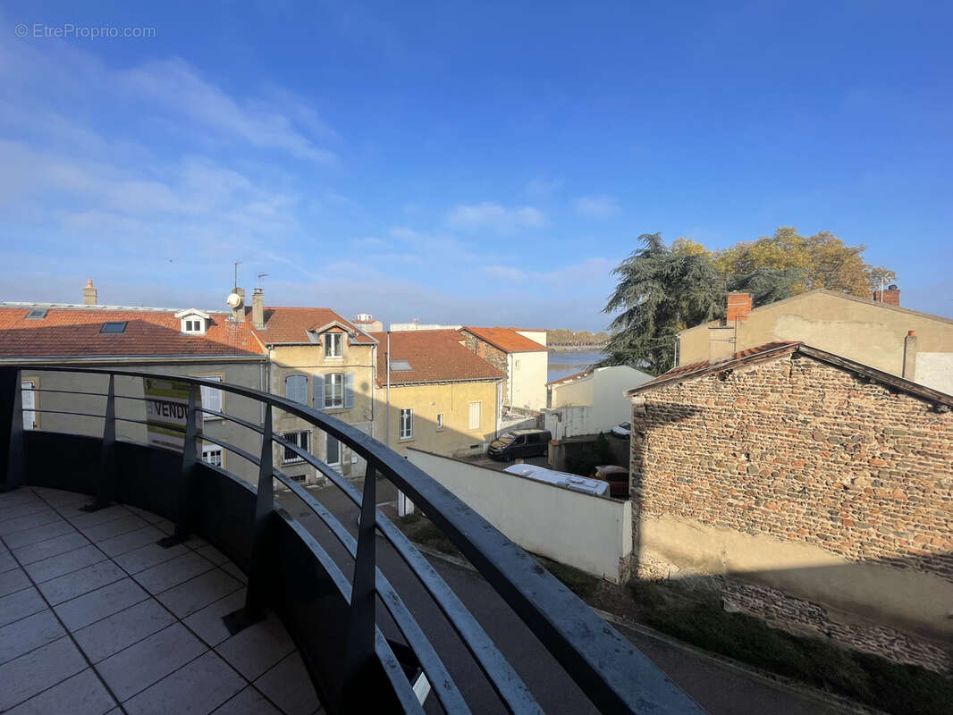 Appartement à LE COTEAU