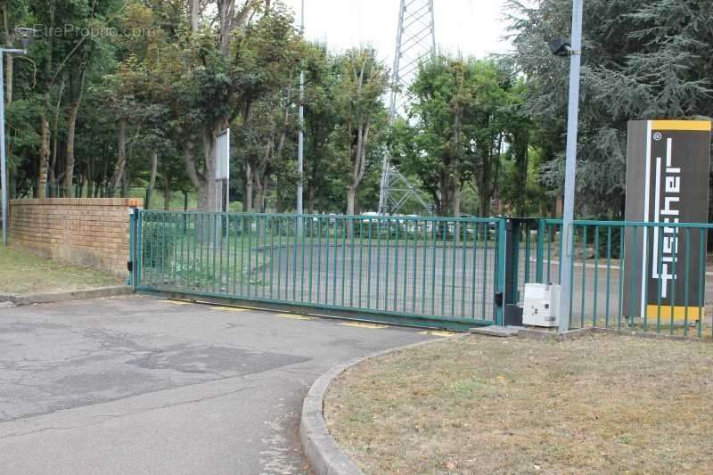 Commerce à MONTIGNY-LE-BRETONNEUX