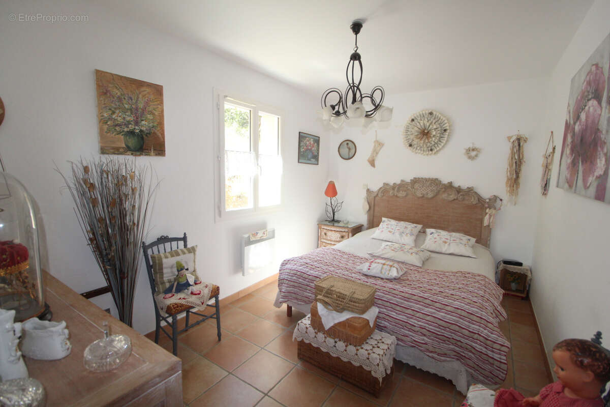 Prohe du village de Simiane la Rotonde, maison avec terrain et belle vue dégagée - photo 8