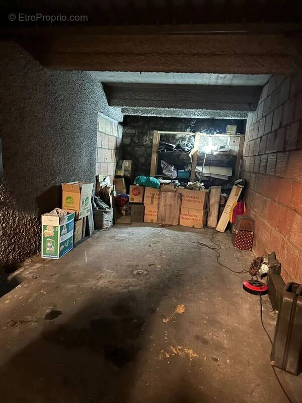 Parking à PARIS-18E