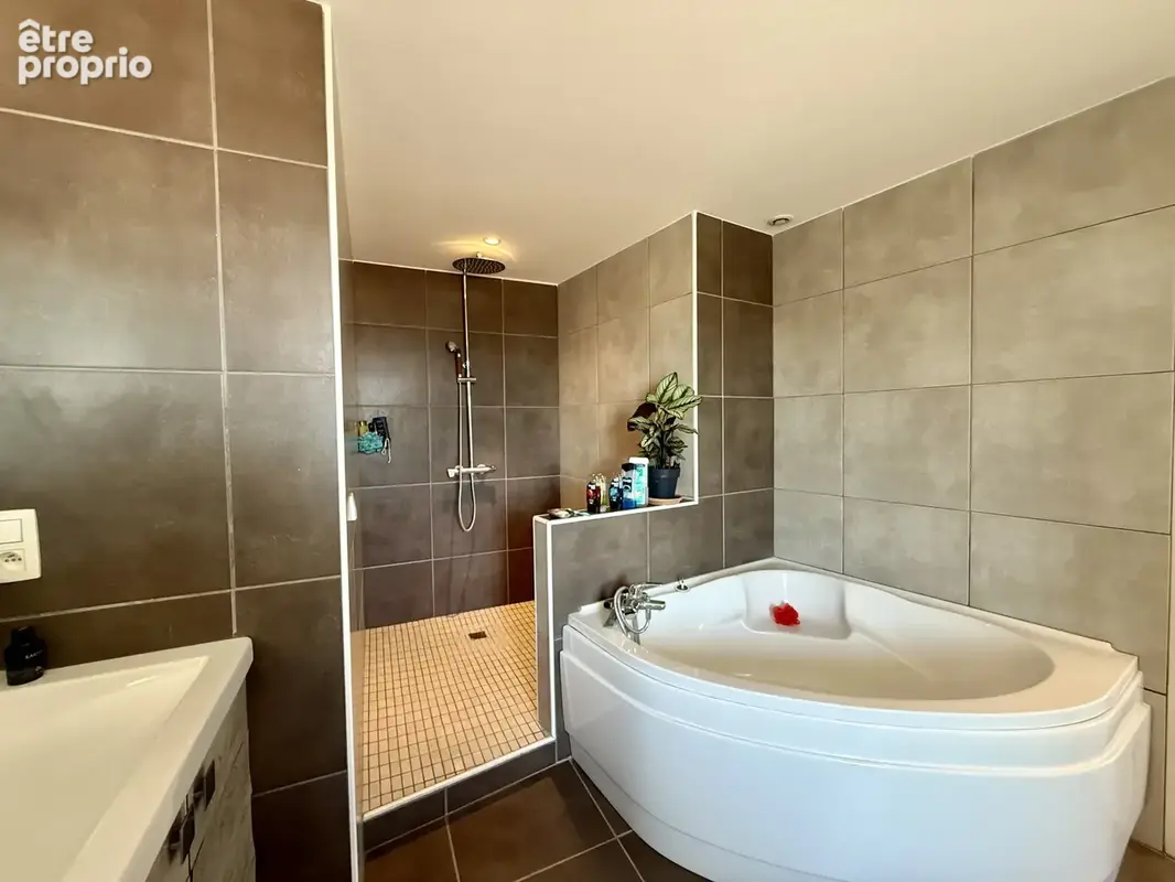 Vente appartement Duplex T5 terrasses, garage et places de parking,66180 Villeneuve de la Raho. - photo 6