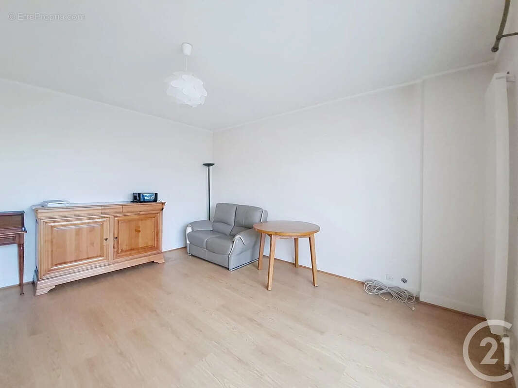 Appartement à VAUX-LE-PENIL