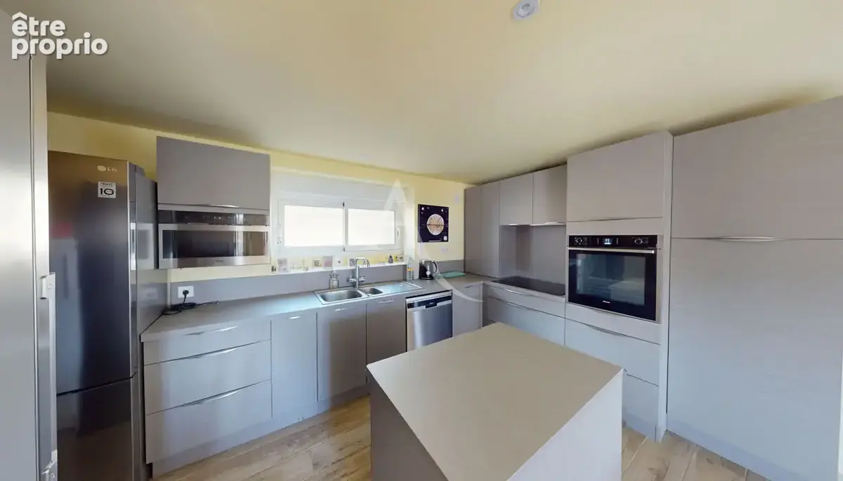 SMARVES - Propriété d'exception rénovée avec ascenseur, 5 chambres et terrain de 4 100 m² - DPE C - photo 5