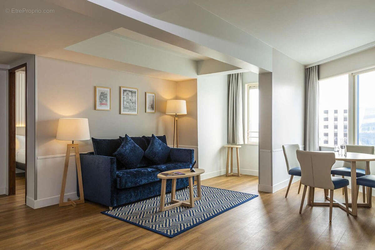 Property for sale in Paris - Appartement à PARIS-15E