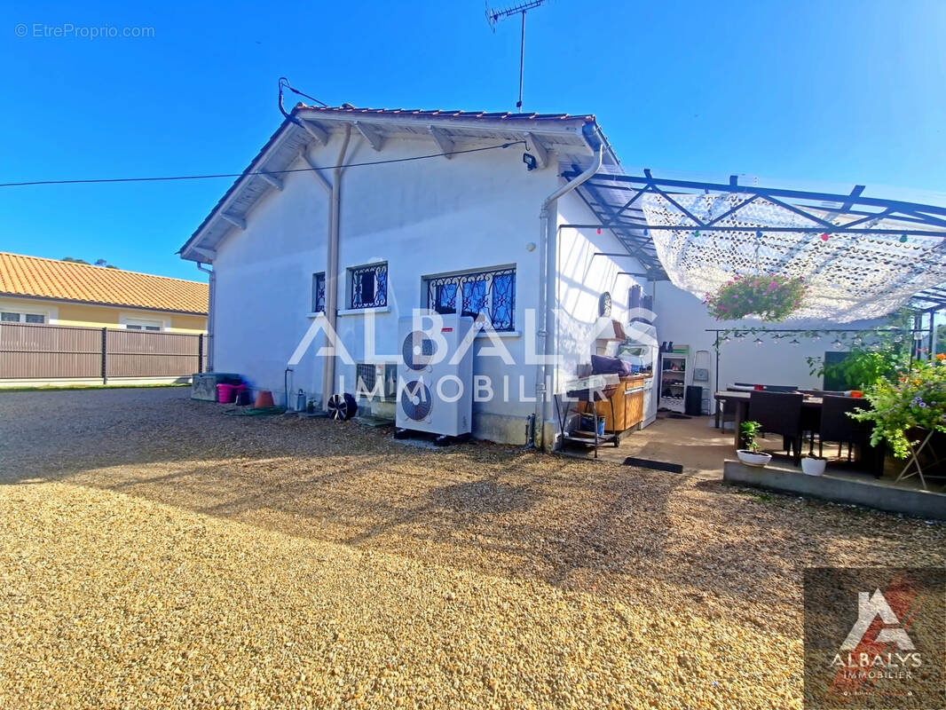 Maison à CAMPS-SUR-L'ISLE
