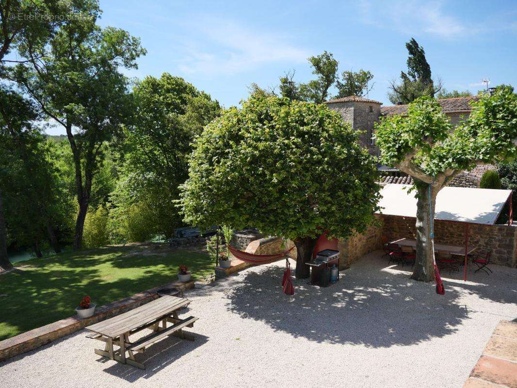 Maison à SAINT-JEAN-DE-MARUEJOLS-ET-AVEJAN