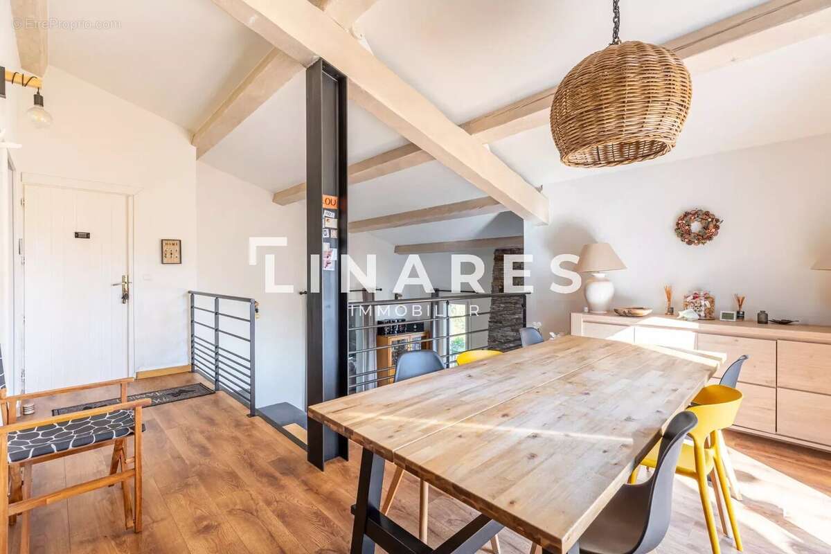 LE MAS DES COLLINES - Maison 242m2 (160 m² + 1800€/mois revenus locatifs 2 T2 indépendants ) - Piscine -Terrasses - Garage - 134 - photo 13