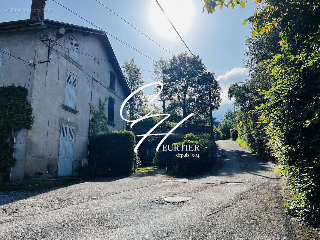 Terrain à SAINT-MARTIN-D'URIAGE