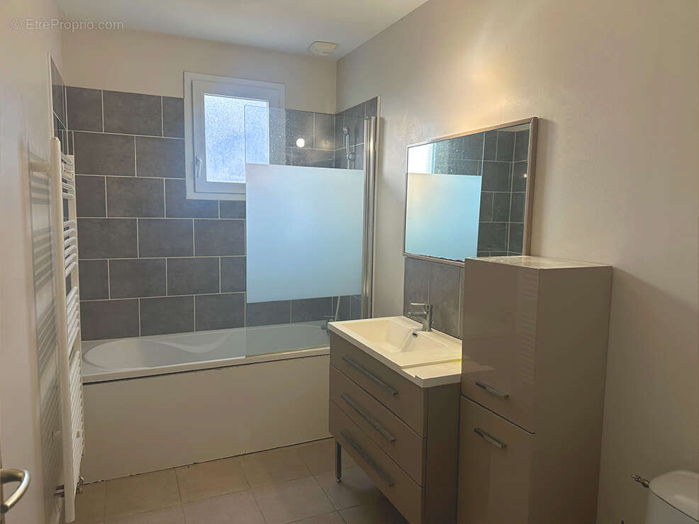 Maison à MONTELIMAR