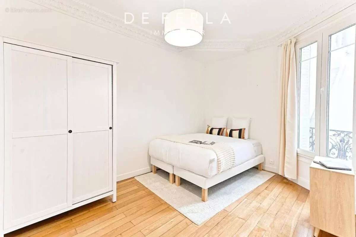 Appartement à PARIS-17E