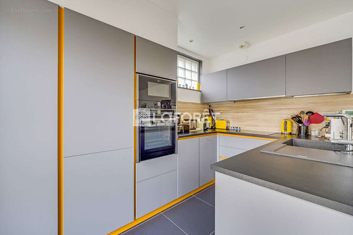 Appartement à PARIS-14E