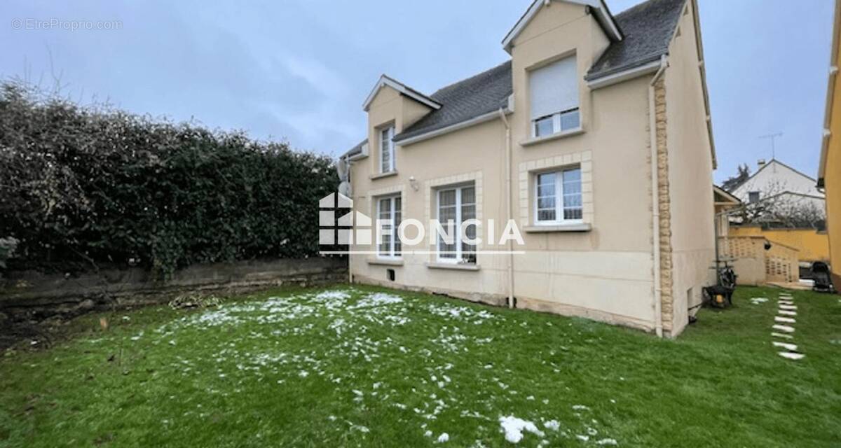Maison à BRIERES-LES-SCELLES