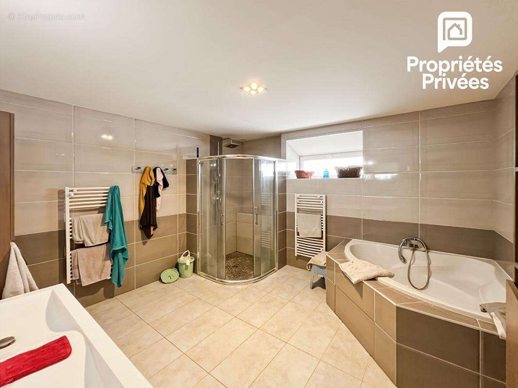 Maison à vendre à Orignolles, 161 m² habitables, dépendances, grand terrain de plus de 3 000 m² - photo 9