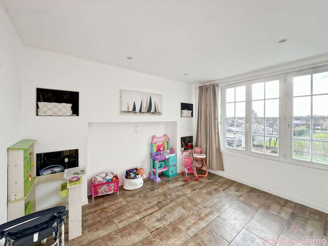 Maison à SAINT-COSME-EN-VAIRAIS