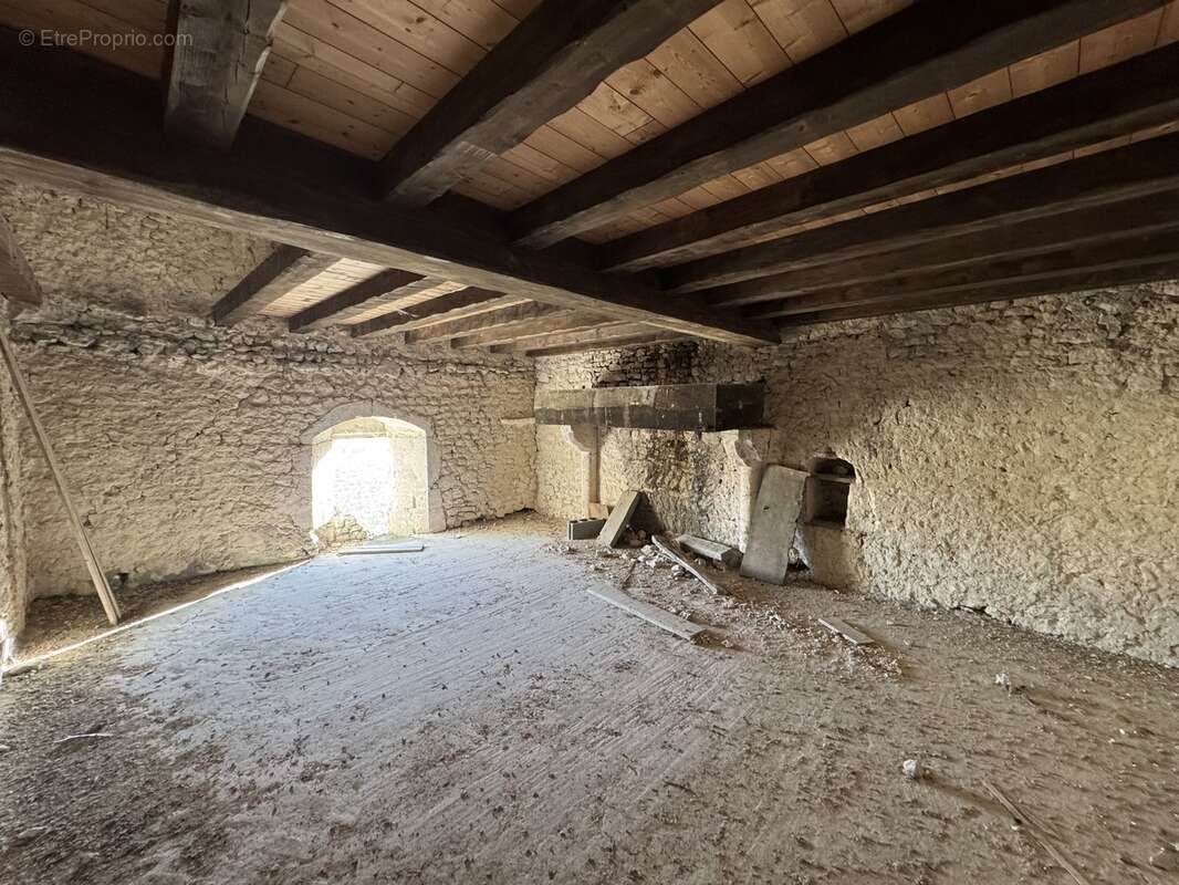 Maison à SAINT-LAURENT-DES-COMBES