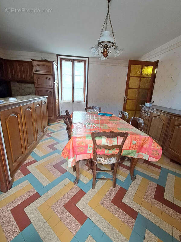 Maison située à Antran avec dépendances et grand jardin ! - photo 6