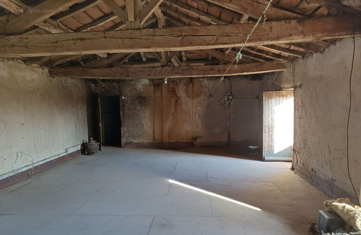 Maison à LA CHAIZE-LE-VICOMTE