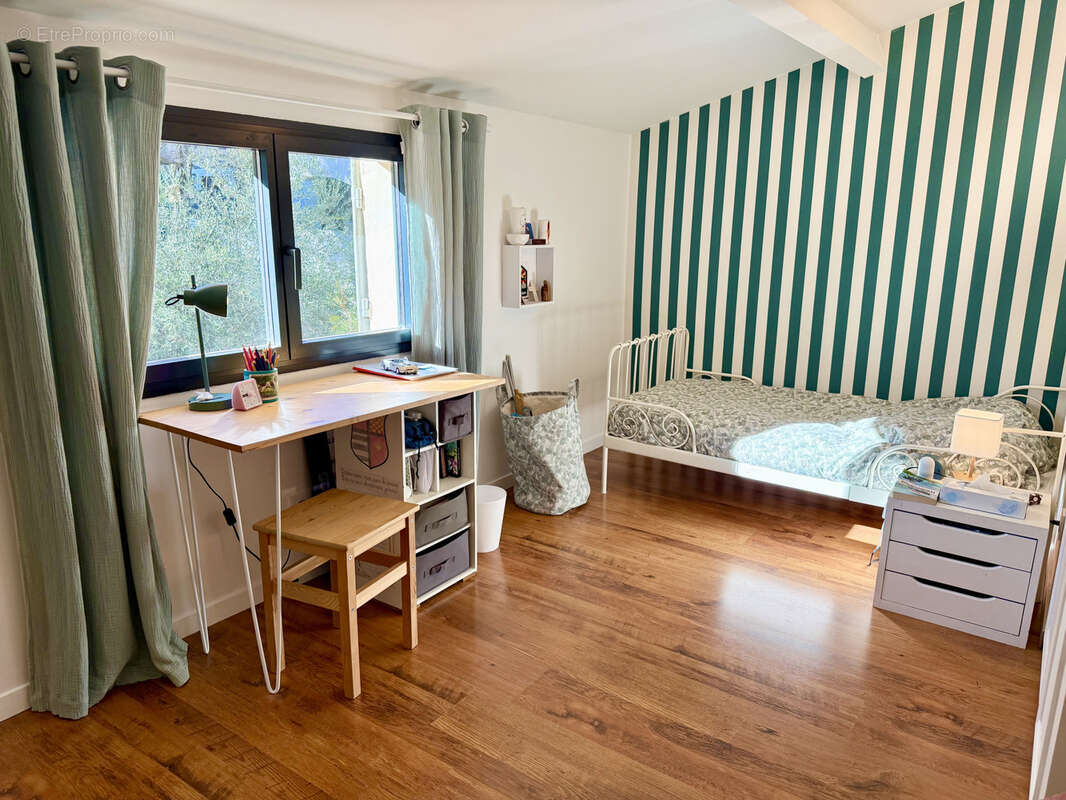 Maison à SAINT-CLEMENT-DE-RIVIERE