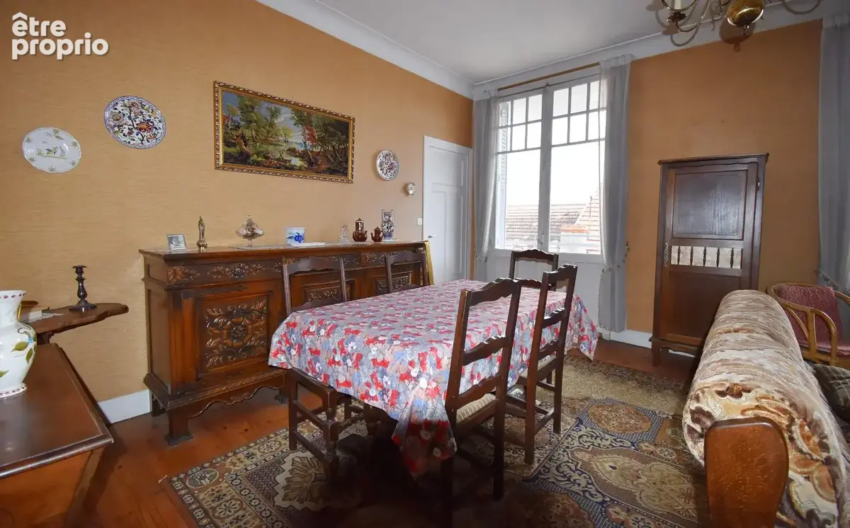 Vente à Vichy d'un grand T3 de 91 m², quartier République. - photo 6