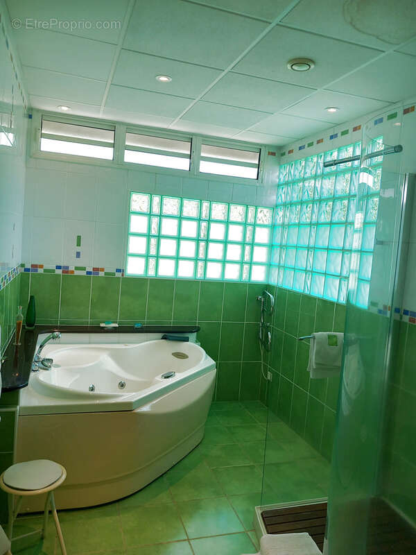 Maison à BAIE-MAHAULT