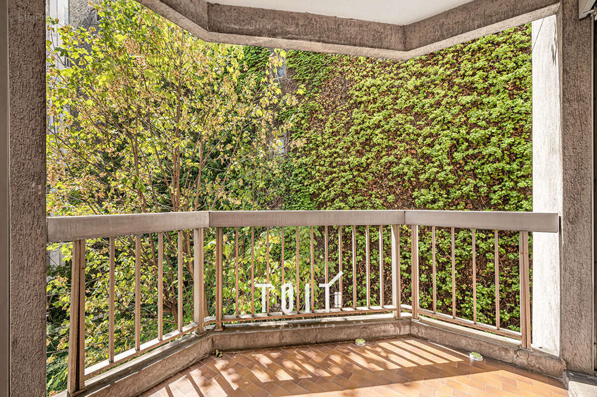 Appartement Paris 14 ème de 4 pièce(s)  3 chambres avec balcons 80 m2 - photo 3