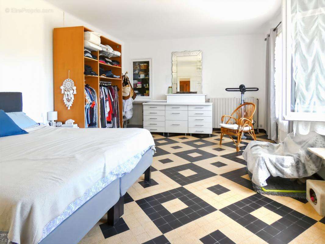 Maison à LAUDUN-L'ARDOISE