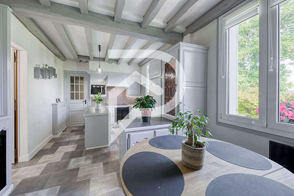 Maison à LIVERDY-EN-BRIE