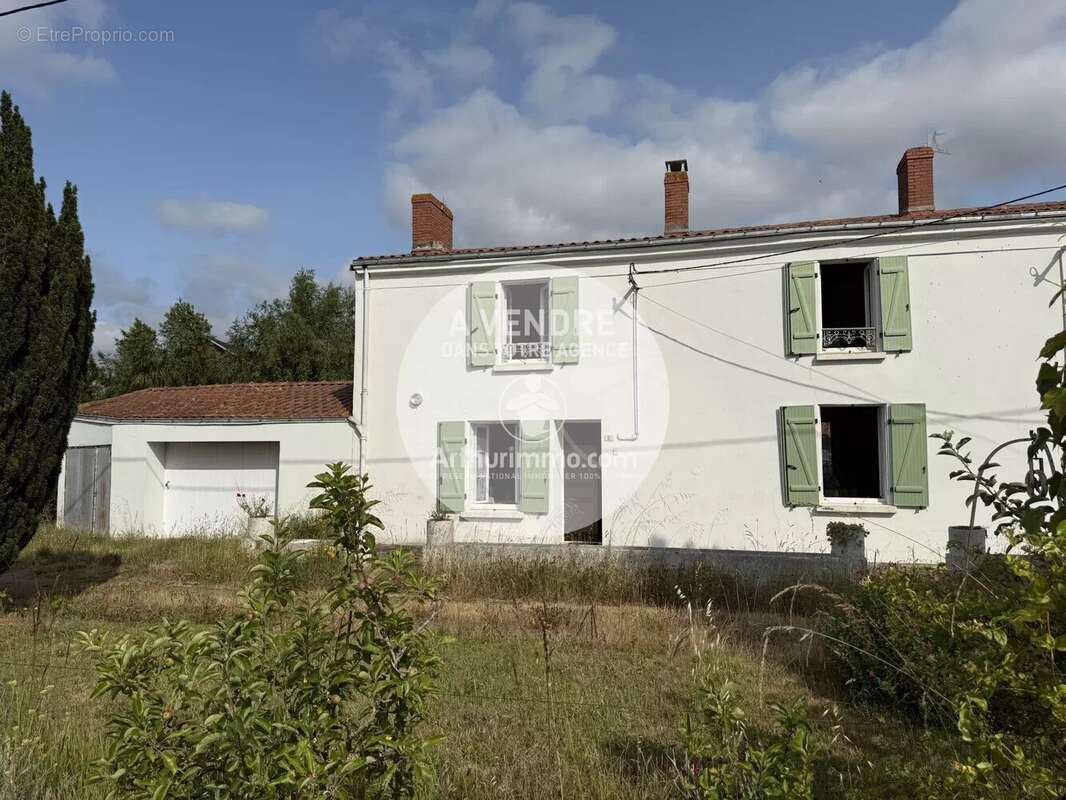 Maison 3 Chambres à rénover sur 2060 m2 -  bord de loire - photo 3