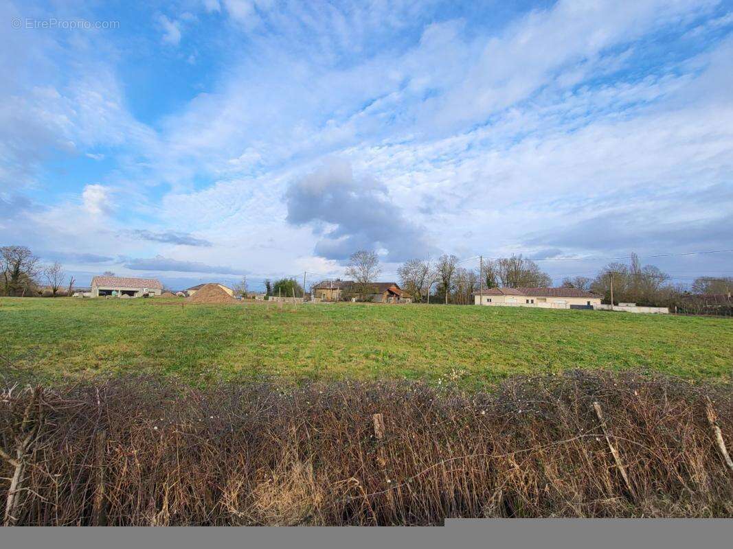 Terrain à PONT-DE-VAUX