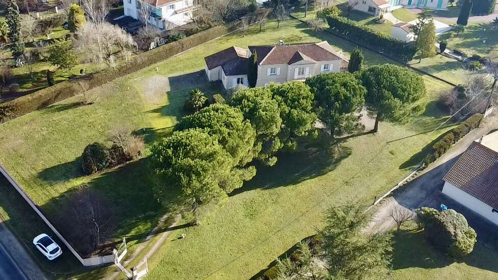 Maison à BARBEZIEUX-SAINT-HILAIRE