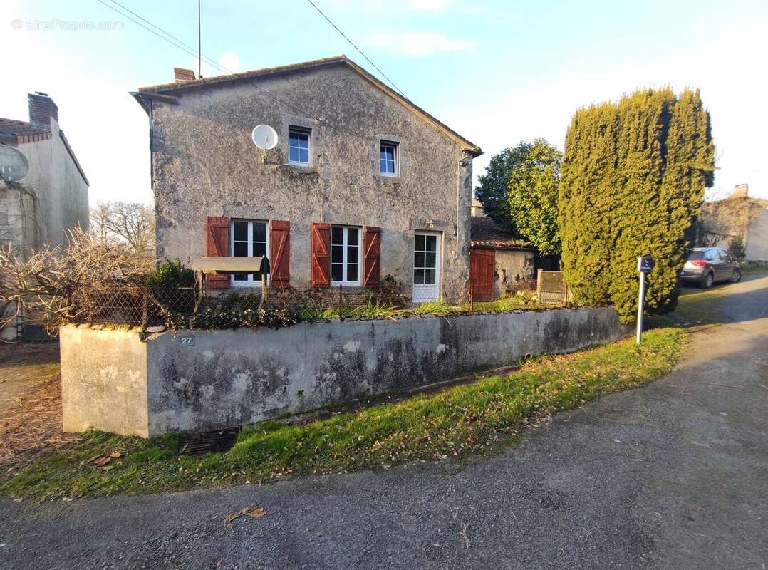 Maison à MONCOUTANT