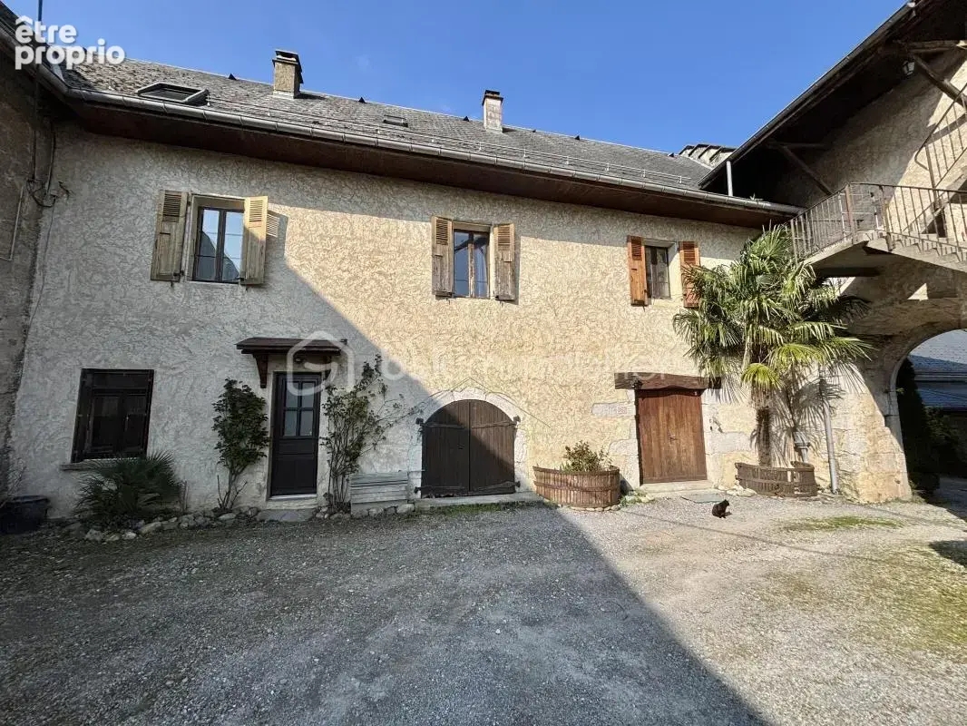 À découvrir sur la commune de Sainte-Hélène-du-Lac, entre Grenoble, Albertville et Chambéry une maison de 272m² F7 - photo 4