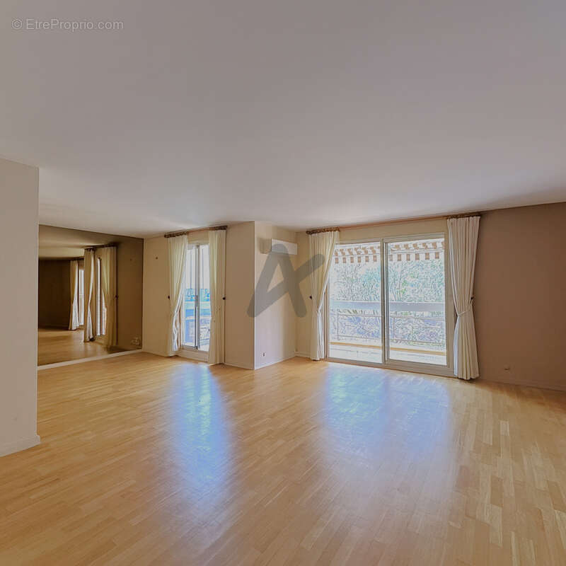 Appartement à CHARBONNIERES-LES-BAINS