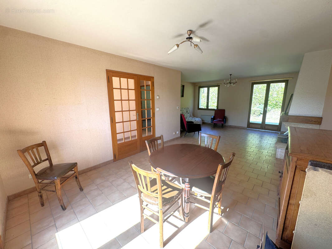 Tout à pied à Ezy-sur-Eure : Maison de plain-pied avec sous-sol total - photo 2