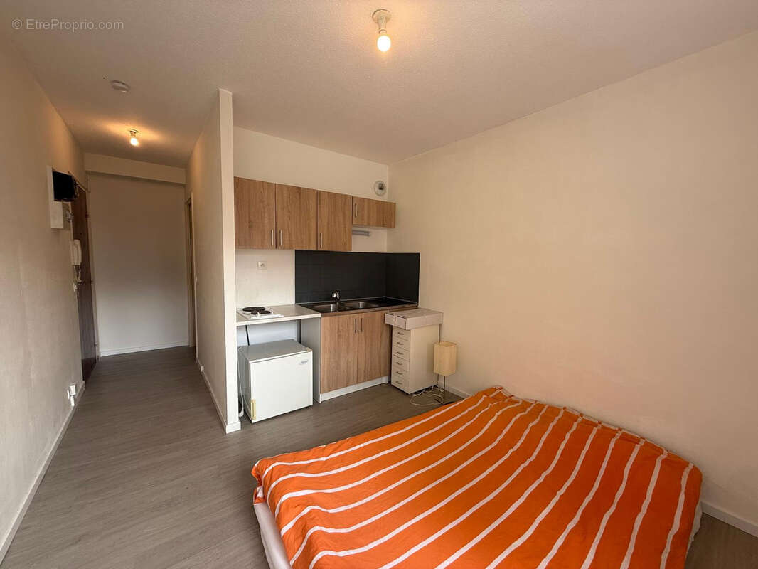 À vendre   Studio rénové au centre de Saint-Louis, proche gare - photo 2