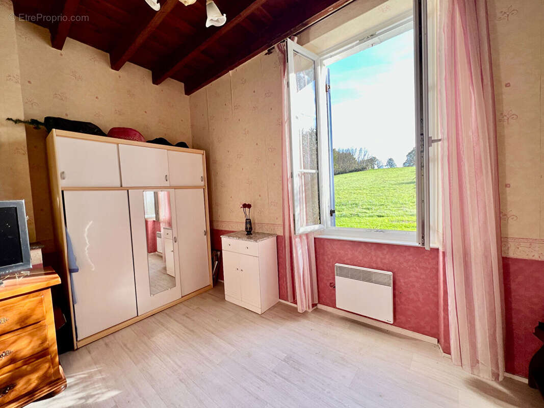 Secteur Villeneuve-sur-Lot, à la campagne mais non isolé, venez découvrir cette charmante maison en pierre de 77,84 m² habitable - photo 5